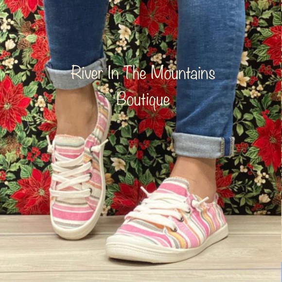 NWT! Stylish & comfy Multi Pink lace up sneakers! - Picture 2 of 4